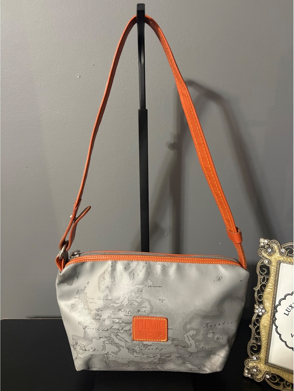 Alviero Martini 1st Class Relax Shoulder Bag - Picture 2 of 8